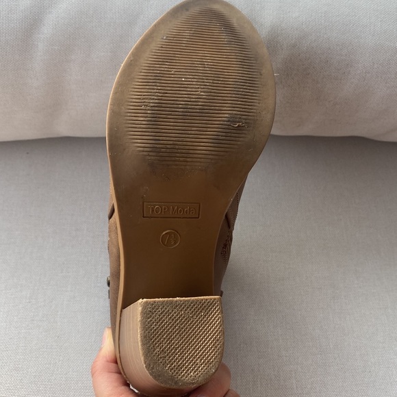 Light brown heeled boot - Picture 4 of 4